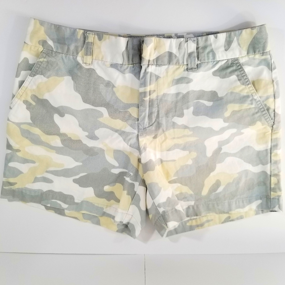 NWOT Tommy Hilfiger Ivory & Gray Camo Pocket Short
